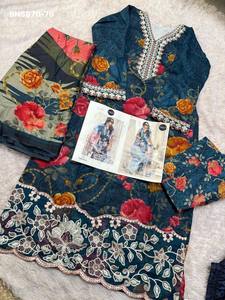 Conjunto de Salwar Kameez y Dupatta de Algodón de Calidad de Exportación India con Estampado y Bordado, Ropa Étnica - Product Image 4