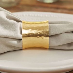Anneau de serviette en métal au design martelé pour la décoration de table, les mariages, les fêtes et les dîners spéciaux - Product Image 1