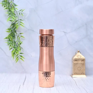 Magnifique bouteille en cuivre texturée nid d'abeille, finition brillante et détails alvéolés uniques, disponible à prix de gros. - Product Image 3