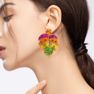 ต่างหูทำมือสไตล์โบฮีเมียนสีสันสดใสประดับลูกปัดรูปใบไม้เขตร้อนและเม็ดข้าวหลากสี โดย MD HANDICRAFTS - Product Image 4
