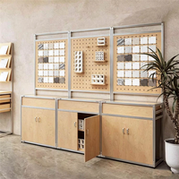 Vitrine Commerciale Autoportante Birch Marine Board, Hauteur 210 cm, 3 Niveaux, Fonction Suspendue, Présentoirs Modulables