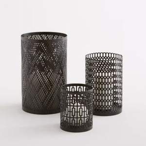 Porte-bougie en métal de qualité supérieure, ajoyant une touche de style raffiné, un éclat subtil et une présence artistique pour des espaces de vie élégants. - Product Image 2