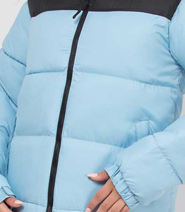 Chaqueta de invierno acolchada premium para mujer, ropa informal personalizada para exteriores, a prueba de viento, con cierre de cremallera y bolsillos laterales, abrigo para mujer - Product Image 5