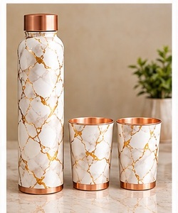 ขวดน้ำและแก้วน้ำทองแดงลายดอกบัวขาวและใบไม้สีทอง สวยงาม พกพาสะดวกสำหรับการเดินทาง - Product Image 3