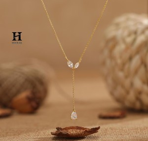 Collier en Y avec pendentif délicat en or 14 carats et diamants de laboratoire taille marquise et poire, bijoux fins - Product Image 3