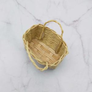 Adorable Cesta Tejida de Mimbre en Miniatura para Decoración de Casa de Muñecas 1:12, Manualidades DIY, Toque Estético Perfecto o Empaque de Regalo Único - Product Image 2