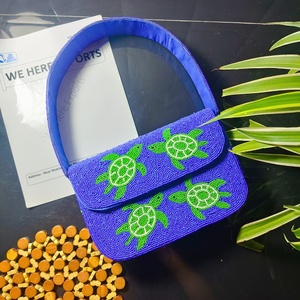 Sacs de rangement pour vêtements faits à la main, brodés de tortues marines, en coton 100% écologique et durable, avec perles violettes, pour bijoux individuels - Product Image 1