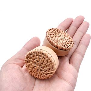 Pomos de puerta de ratán y madera al mejor precio al por mayor pomo de manija natural para puertas interiores producido en Vietnam - Product Image 1