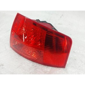 Feu arrière extérieur droit d'occasion pour Audi A8 D3 2004-2007, référence OEM 4E0945096C - Product Image 3