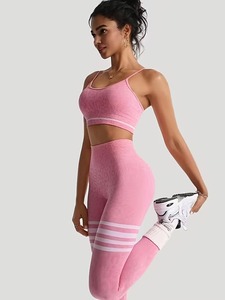 Conjunto Deportivo de Dos Piezas sin Costuras, Top Corto con Tirantes Finos y Cuello Redondo, con Pantalones de Yoga y Running con Franja de Compresión en el Muslo - Product Image 3