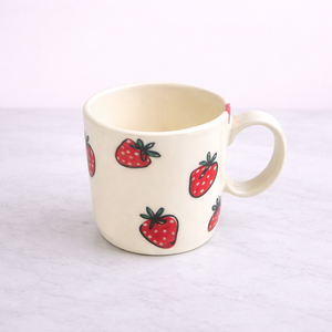 แก้วกาแฟเซรามิคลายสตรอว์เบอร์รีสดใส เคลือบเงา ด้ามจับแข็งแรง ทนทาน เหมาะสำหรับชา กาแฟ ของขวัญสำหรับใช้ในบ้าน - Product Image 2