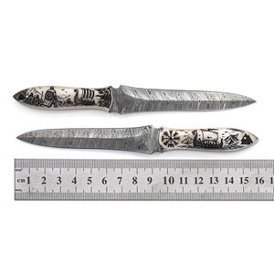 Cuchillo de Caza de Hoja Fija de Acero de Damasco OEM Personalizado, Diseño Vikingo, Punta de Lanza con Grabado Láser, 20cm, Mango de Hueso de Camello MB-LSC-2601 - Product Image 1