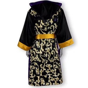 Robe de chambre unisexe en satin noir et or à imprimé floral avec bordure violette et ceinture jaune, peignoir tendance - Product Image 2