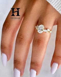 Bague de fiançailles asymétrique unique en or jaune 14 carats avec diamant de laboratoire ovale de luxe et grappe de diamants, inspirée de la nature, bijoux de mariée - Product Image 5