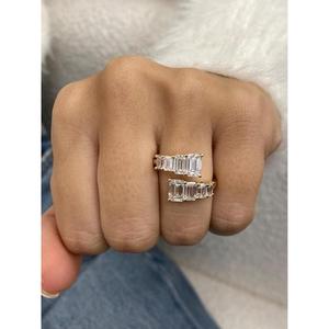 Anillo de compromiso de banda abierta de oro amarillo macizo con diamante de corte esmeralda, anillo llamativo con diamante cultivado en laboratorio, regalo de boda de lujo - Product Image 3
