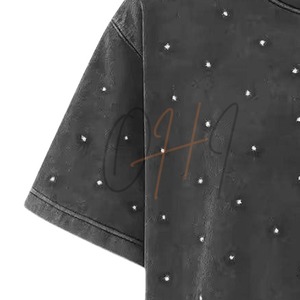 Camiseta Oversize Negra Lavada para Hombre con Pedrería y Estampado Gráfico - Product Image 4