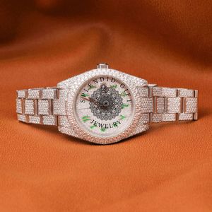 Splendide montre analogique à quartz pour homme, en argent et moissanite, incrustée de diamants, boîtier de 28 mm, fermoir caché, style luxueux - Product Image 5