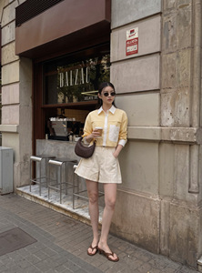 Chemise Courte en Coton Rayée Jaune pour Femme avec Col Blanc Contrastant, Manches Longues, Empiècement à Rabat et Poche Plaquée – Style Décontracté KYLE - Product Image 2