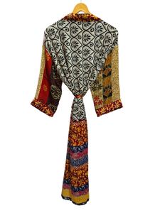 Robe kimono de luxe en soie patchwork, cache-maillot de bain, tenue de nuit, longue robe, kimono indien vintage fait main en soie de sari recyclée - Product Image 4