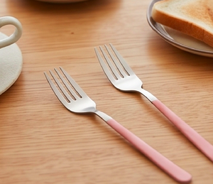 Ensemble de 2 fourchettes en acier inoxydable avec manches roses, design minimaliste, lavables au lave-vaisselle, pour la table de fête - Product Image 3