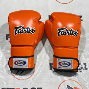 ถุงมือคิกบ็อกซิ่งสำหรับฝึกซ้อมและแข่งขัน Fairtex หนังวัวแท้ ปิดแบบตีนตุ๊กแก ผลิตตามสั่งเฉพาะบุคคล - Product Image 2