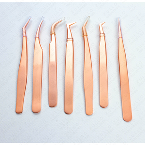Pince à cils Royalty Series Or et Or Rose, en acier inoxydable, avec logo personnalisé, pour volume, avec étui en cuir - Product Image 4