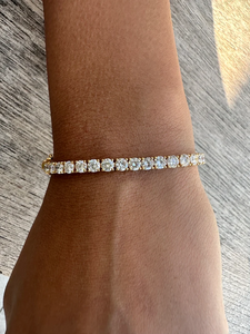 Pulsera de tenis chapada en oro de 18 quilates para mujer, con diamantes de talla brillante redonda y engaste de garra, estilo clásico, joyería de aleación. - Product Image 4