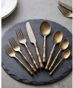 Juego de Cubiertos de Latón Vintage con Acabado Mate, Aptos para Lavavajillas, Utensilios de Comedor para Bodas, Cubiertos Metálicos con Diseño de Mango de Bambú - Product Image 1