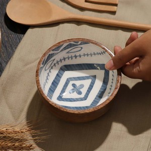Tazón de Madera Hecho a Mano de Dos Tonos con Interior con Patrón Azul y Blanco para Servir Alimentos - Product Image 2