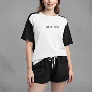 Ensemble crop top et short pour femme en molleton de coton 280 GSM, vert et blanc, avec logo imprimé en relief, 100 % coton. - Product Image 1