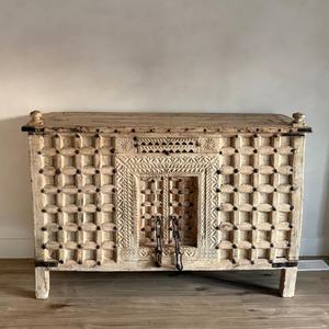 Aparador de Madera Maciza Vintage con Cajones, Mueble de Almacenamiento con Detalles Metálicos, Barra de Bar, Mesa Hecha a Mano para Sala de Estar - Product Image 2