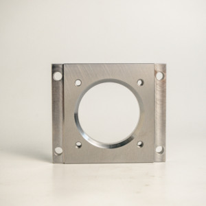 Solution de fraisage CNC de haute précision AMT VINA, plaque adaptatrice de montage de moteur en métal sur mesure, usine certifiée ISO9001, OEM - Product Image 1