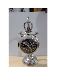 Horloge de table ronde en métal rustique fabriquée à la main par des artisans, parfaite pour la décoration de salon de maison de campagne - Product Image 6