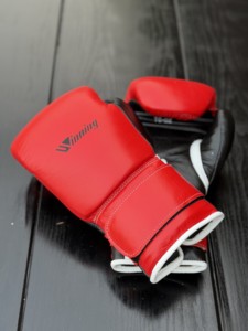 Gants de boxe de compétition en cuir véritable respirants unisexes avec fermeture à lacets, sangle de poignet réglable, logo personnalisé, 16 oz, rouge - Product Image 4