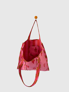 Sac fourre-tout en coton rose à panneaux avec imprimé homard, style bohème, ouvert en dessus, idéal pour le shopping estival - Product Image 2