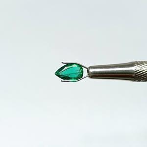 Esmeralda Verde de 1.48 Quilates en Forma de Pera, Gema Suelta de Zambia - Product Image 5