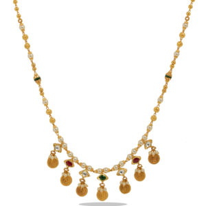 Collar de Perlas Chapado en Oro con Piedras Kundan, Detalles en Verde y Rojo y Dijes de Monedas Tradicionales, Joyería Étnica Festiva - Product Image 1