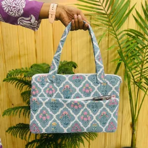 Mochila para Portátil de Algodón Acolchado Hecha a Mano con Asas de Tela, Funda Acolchada Ligera para Uso Diario, Regalo para Mujeres, Viajes y Oficina - Product Image 2