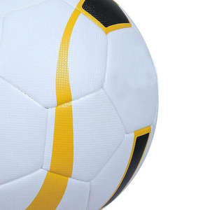 Balón de Fútbol CORE FIELD Blanco, Amarillo y Negro, Cosido a Máquina, Ligero, Ecológico, para Entrenamiento en Interiores/Exteriores - Product Image 4