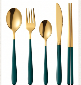 Ensemble de couverts dorés avec manches verts, luxe moderne, cuillère, fourchette, couteau, baguettes, passe au lave-vaisselle, pour la cuisine - Product Image 1