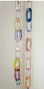 FAIZA CRAFT FC-8823 Decoración Colgante Moderna Hecha a Mano con Diseño de Eslabones de Cadena Verticales de Resina Acrílica de Color Personalizado para Cumpleaños y Bodas - Product Image 3