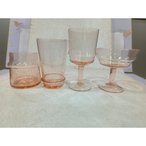 Gobelet en verre élégant à finition bulle pour la maison et les restaurants - Product Image 1