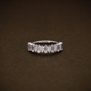 แหวนเพชรโมอิสซาไนต์ทรงบาแกตต์แบบฝังครึ่งวง ตัวเรือนเงินแท้ 925 สำหรับผู้หญิง ของขวัญแต่งงาน เครื่องประดับ - Product Image 1