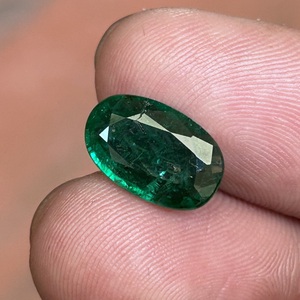 Piedra Preciosa de Esmeralda Zambiana Natural de 2.90 Quilates, Corte Ovalado Verde Intenso, Facetada, Suelta, para Joyería - Product Image 2