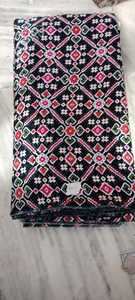 Tissu en crêpe imprimé 100% soie, textile tissé léger et doux pour robes, kurtis, vêtements de nuit - Product Image 1