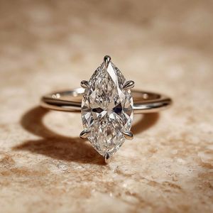 Bague de fiançailles MAISHA DIAM JEWELRY J-71 en or blanc, jaune et rose 18 carats avec diamant de laboratoire taille marquise 3 carats certifié IGI pour femme - Product Image 3