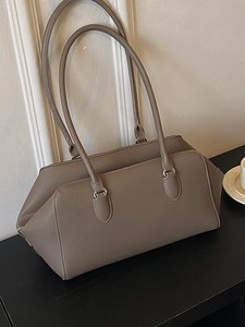 Sac à main pour femme en cuir véritable marron, poignée souple, design structuré - Product Image 2