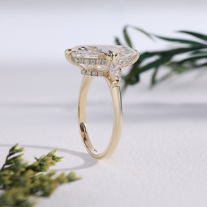 Anillo de compromiso vintage de oro amarillo con diamante ovalado cultivado en laboratorio, halo oculto, diamantes laterales y acento marquesa, solitario certificado para mujer - Product Image 1