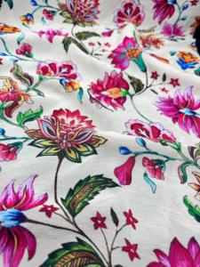 Nouveau tissu imprimé numérique en georgette de viscose 100% léger et au design magnifique pour la couture et la confection de vêtements - Product Image 5