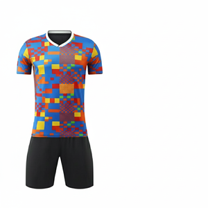 Camiseta de Fútbol Sublimada con Cuello en V para Hombre, Manga Corta, Absorbe la Humedad, Ropa Deportiva de Poliéster, Estampado Geométrico, para Todas las Temporadas - Product Image 5
